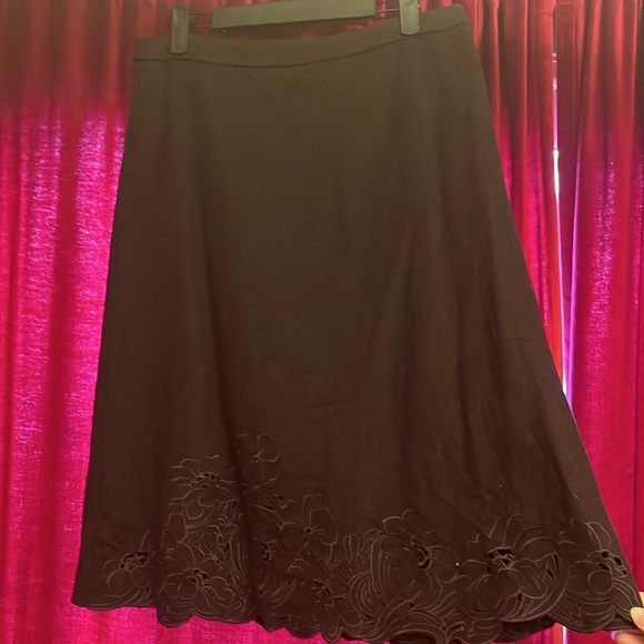 Ann Taylor, A frame skirt with invisible zipper on left side and clasp - Picture 1 of 3
